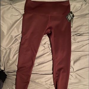 Maroon Essenza workout Capri leggings large